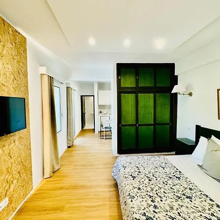 Vale Mar Guest בית הארחה